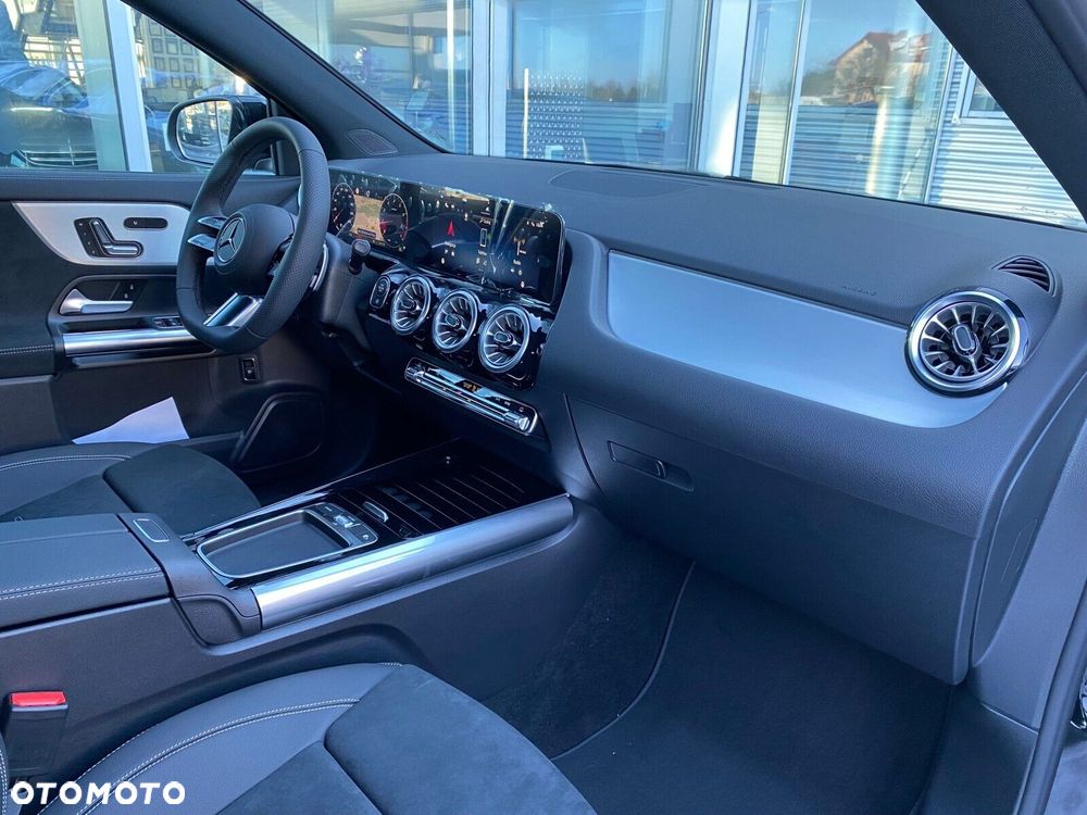 Mercedes-Benz GLA - 18