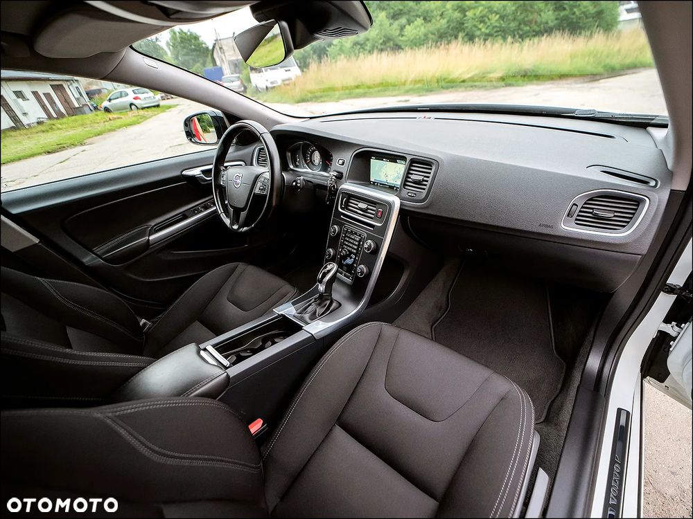 Volvo V60 Cross Country - 16
