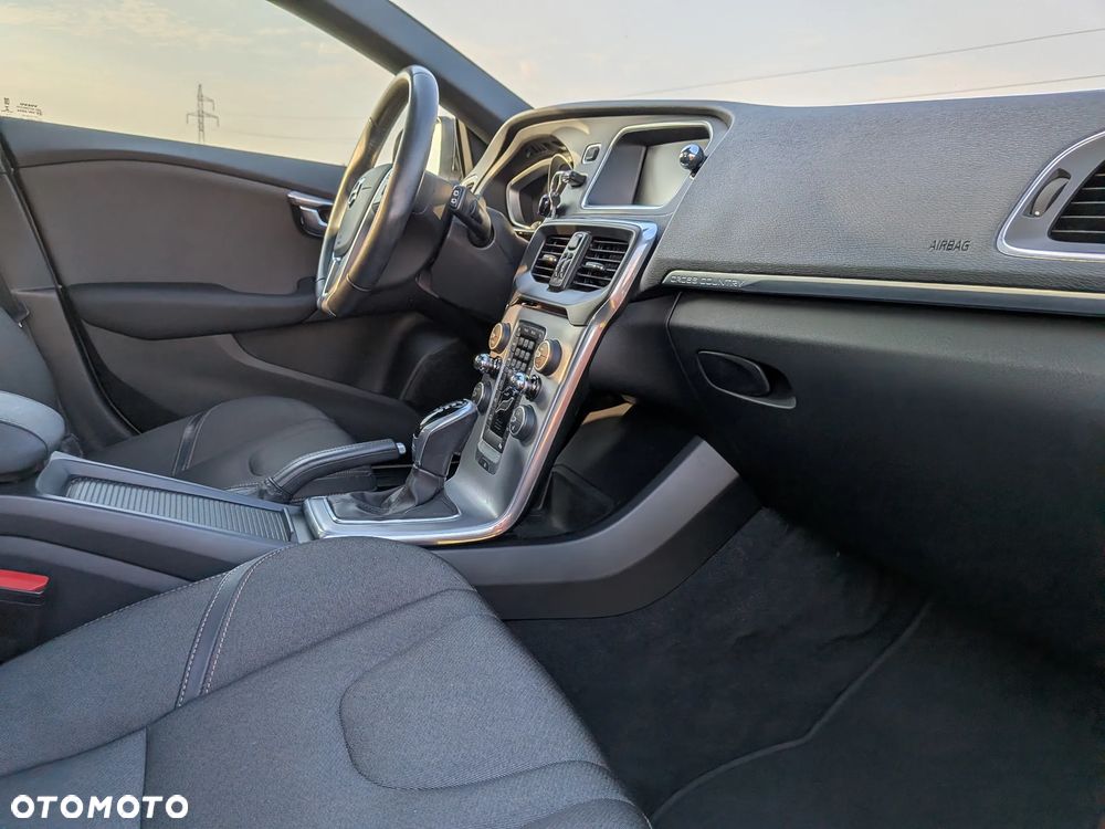 Volvo V40 Cross Country - 16