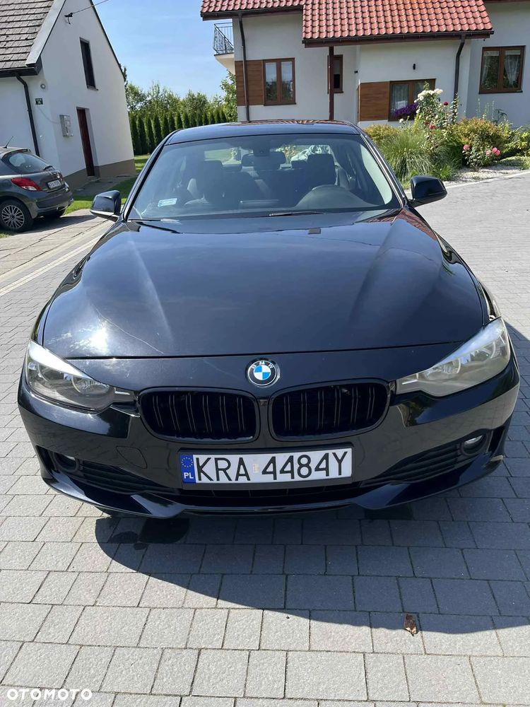 BMW Seria 3 318d Sport Line - 13