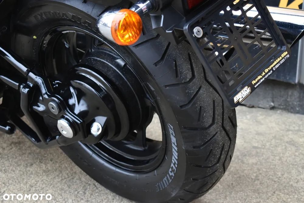 Suzuki Intruder - 17