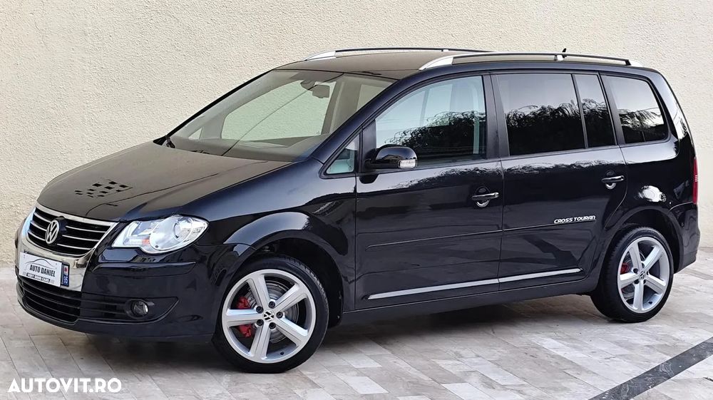 Volkswagen Touran - 1