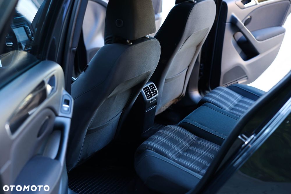 Volkswagen Golf 2.0 TDI GTD - 12