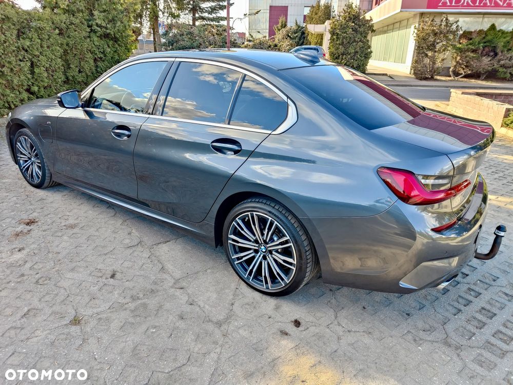 BMW Seria 3 330e M Sport - 4