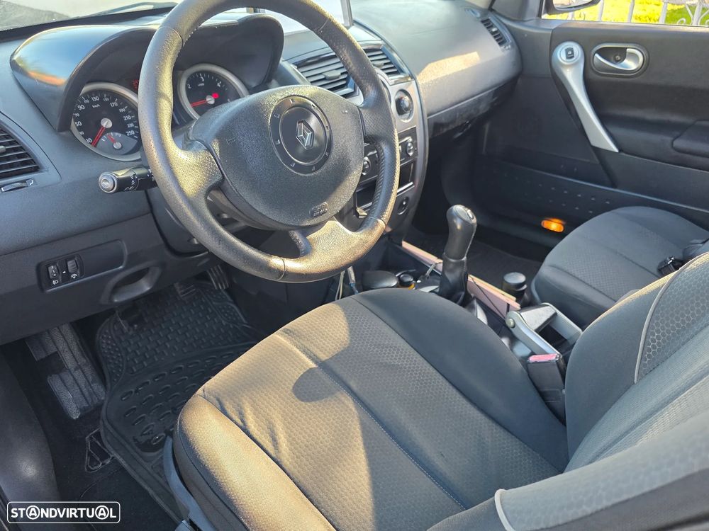 Renault Mégane Break 1.9 dTi Authentic - 24