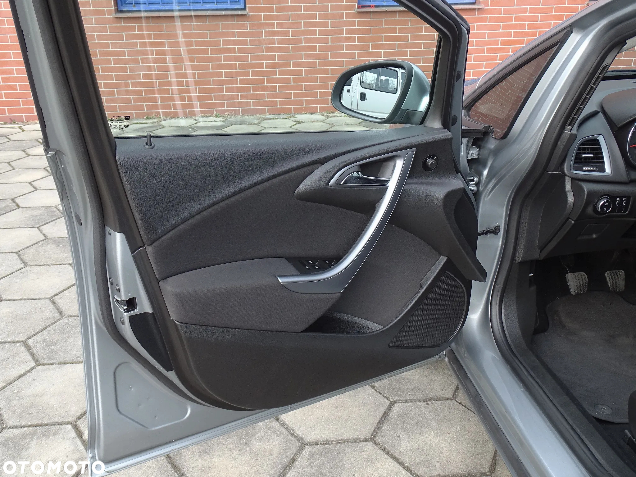 Opel Astra IV 1.4 T Cosmo - 17