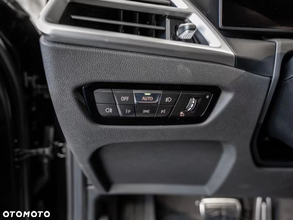 BMW Seria 3 330d xDrive mHEV M Sport - 24