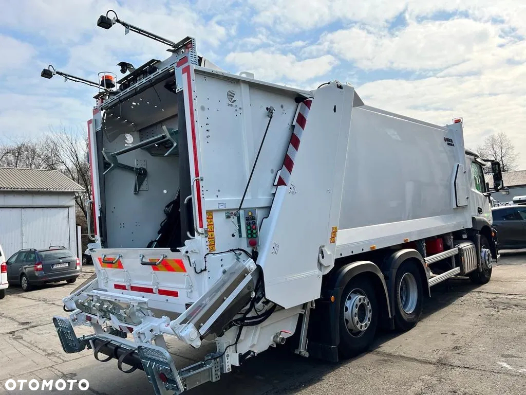 Mercedes-Benz Actros - 11