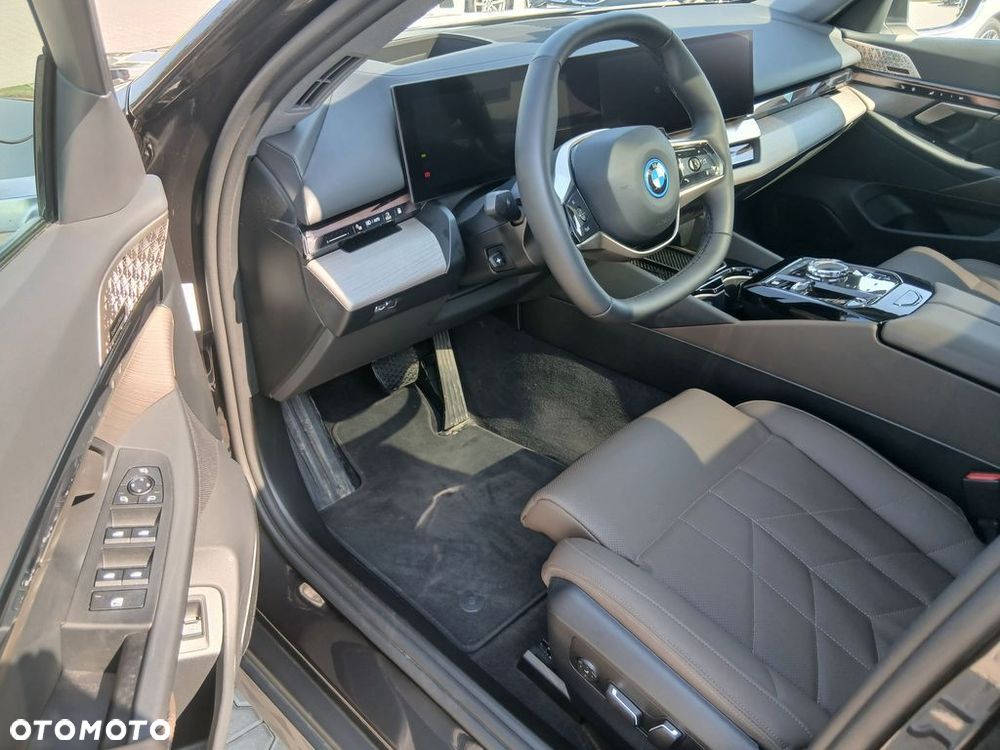 BMW Seria 5 550e xDrive PHEV - 16