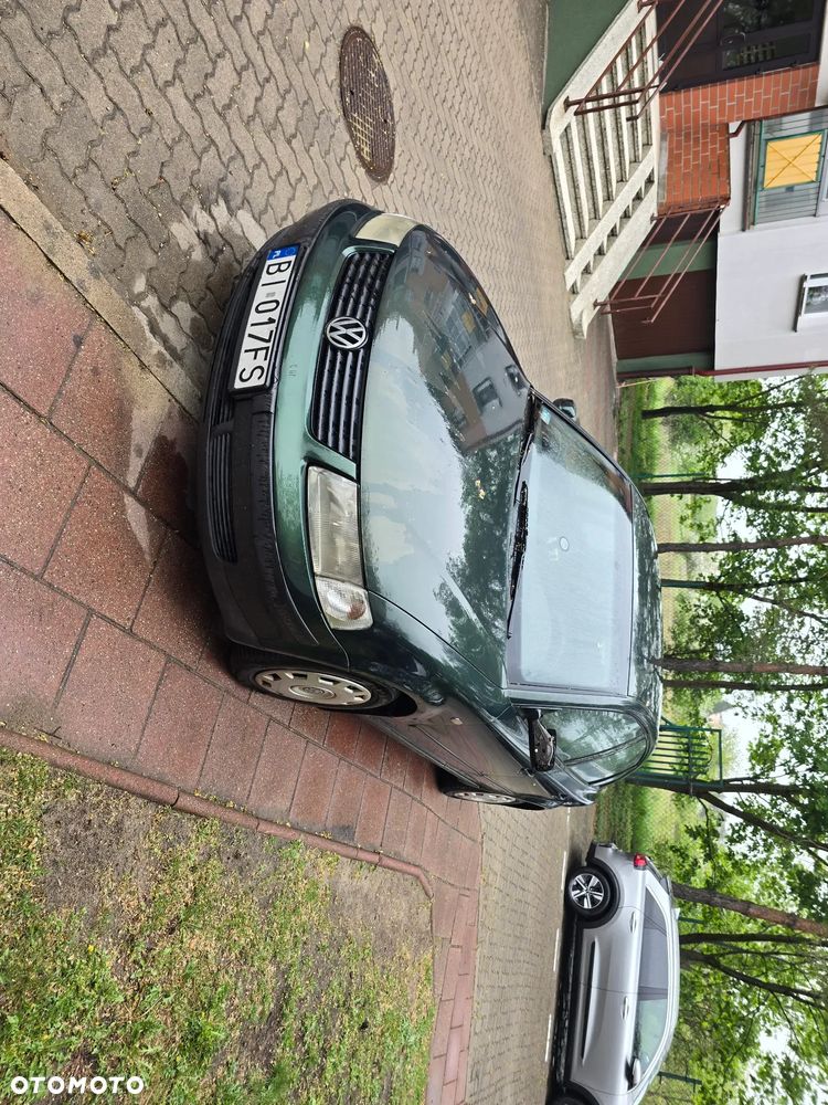 Volkswagen Passat 1.9 TDI Highline - 1