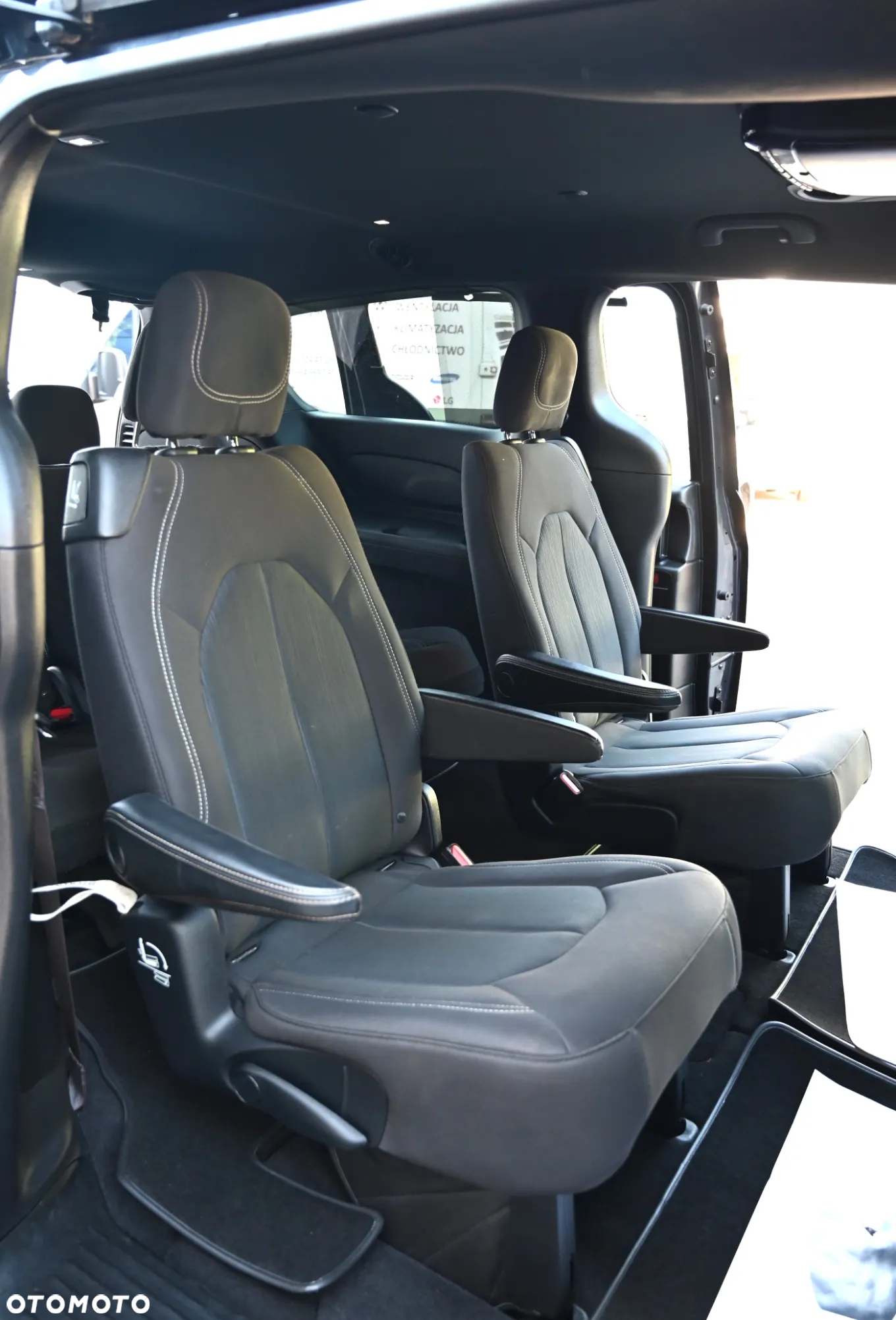 Chrysler Pacifica - 35