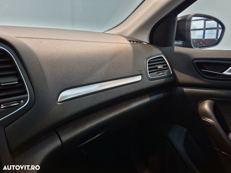 Renault Megane TCe 140 GPF Techno - 25