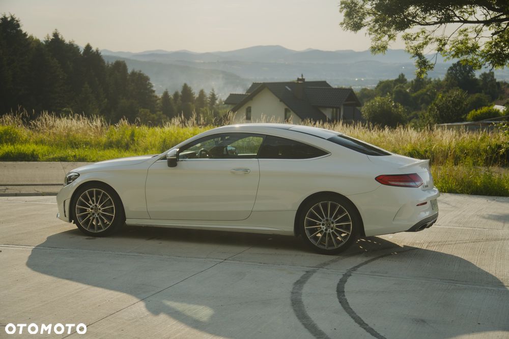 Mercedes-Benz Klasa C 300 9G-TRONIC AMG Line - 5