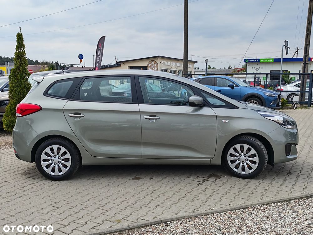 Kia Carens - 12