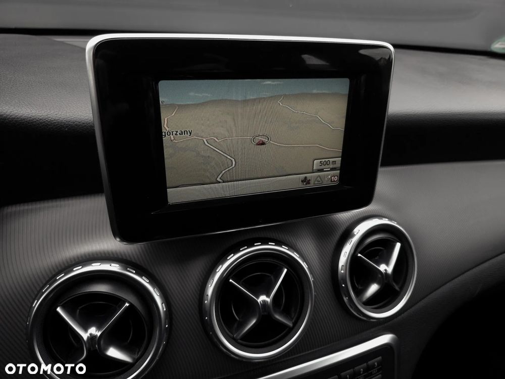 Mercedes-Benz GLA 200 - 26