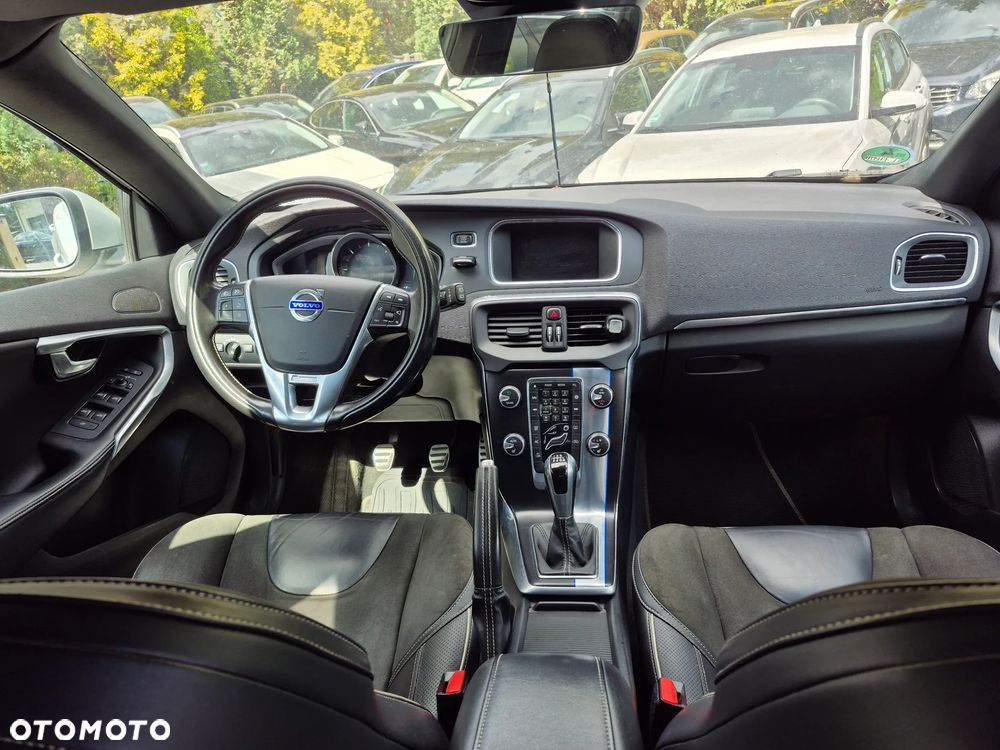 Volvo V40 D2 Drive-E R-Design Momentum - 28