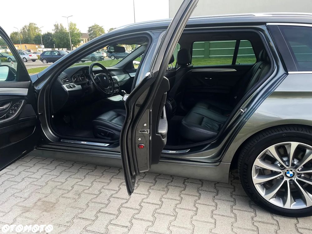 BMW Seria 5 520d xDrive - 29