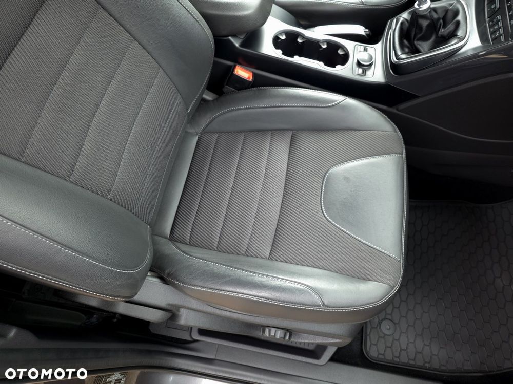 Ford Kuga 2.0 TDCi FWD Titanium - 14