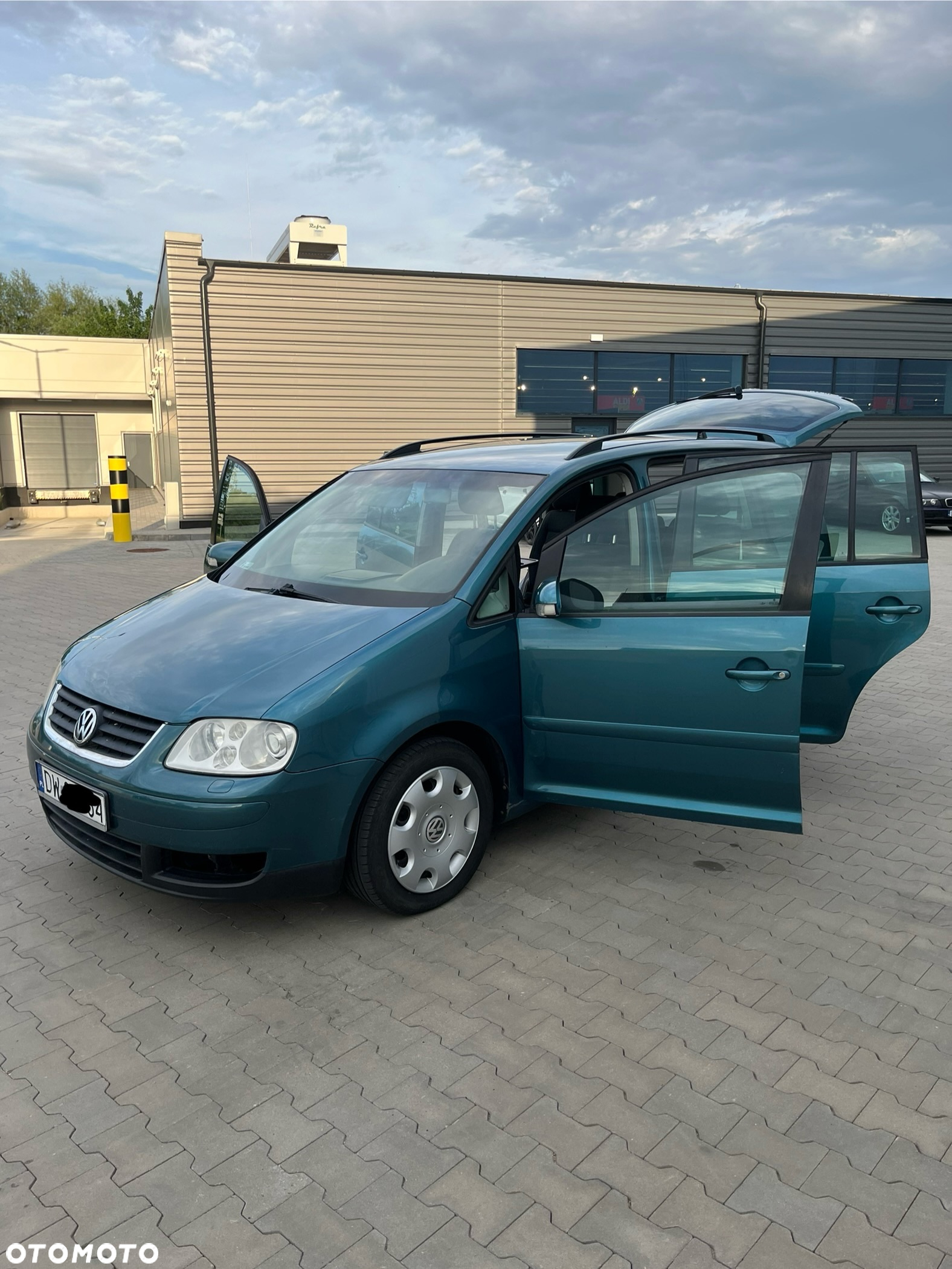 Volkswagen Touran 2.0 TDI Highline - 11
