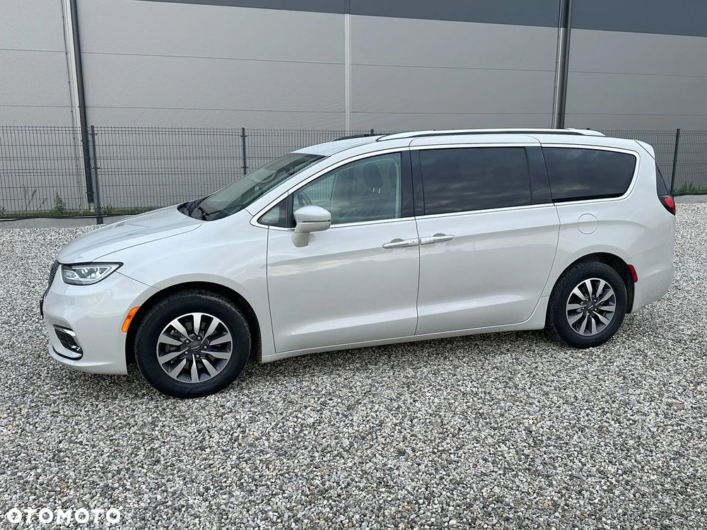 Chrysler Pacifica - 11