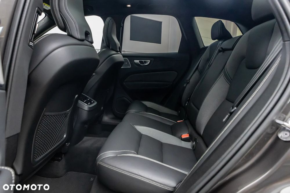 Volvo XC 60 B5 B AWD Ultimate Dark - 29