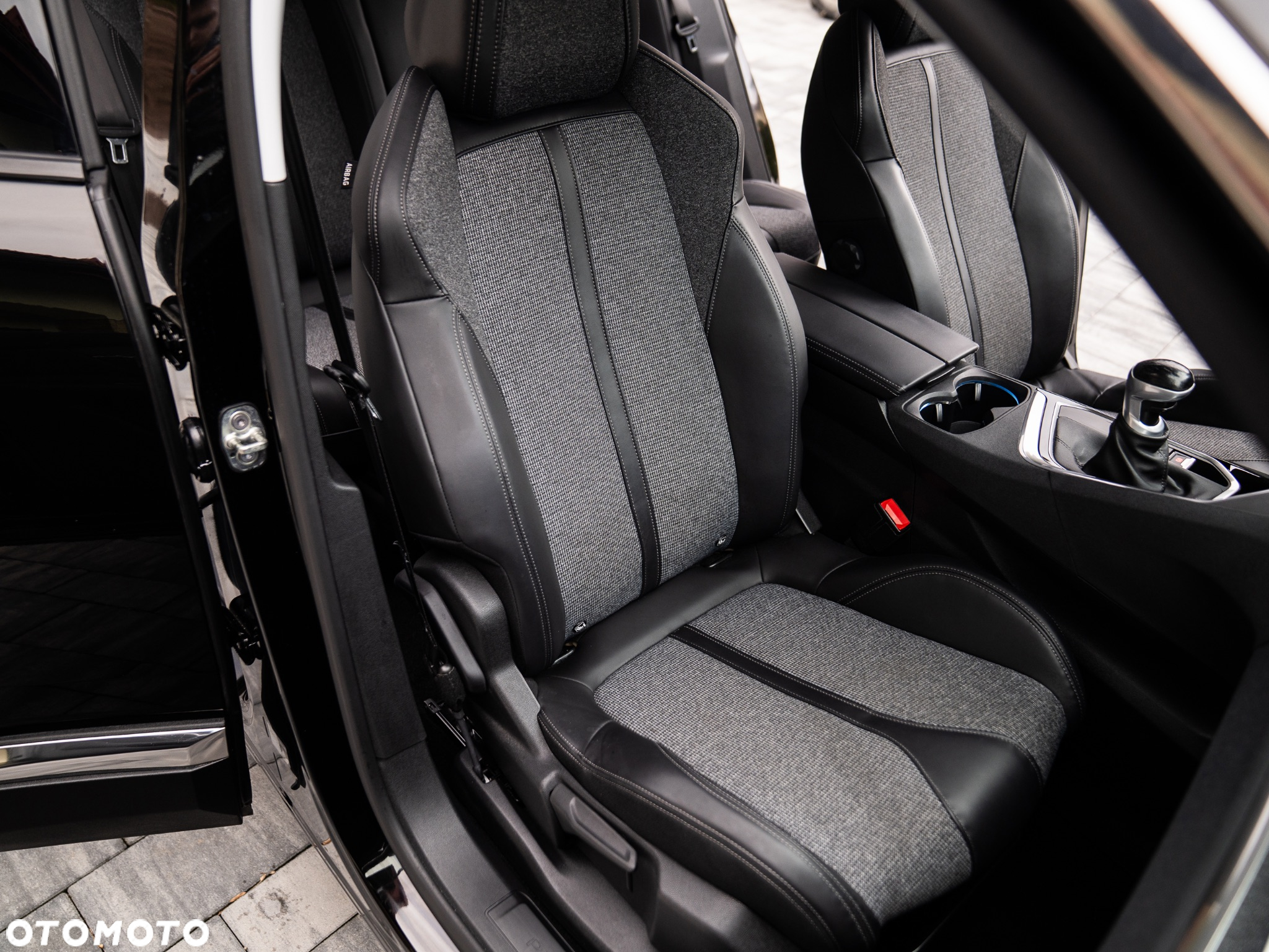 Peugeot 3008 PureTech 130 Stop & Start GPF Allure Pack - 26