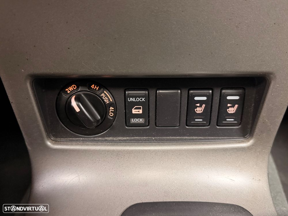 Nissan Navara 2.5 dCi CD LE Premium AT - 33
