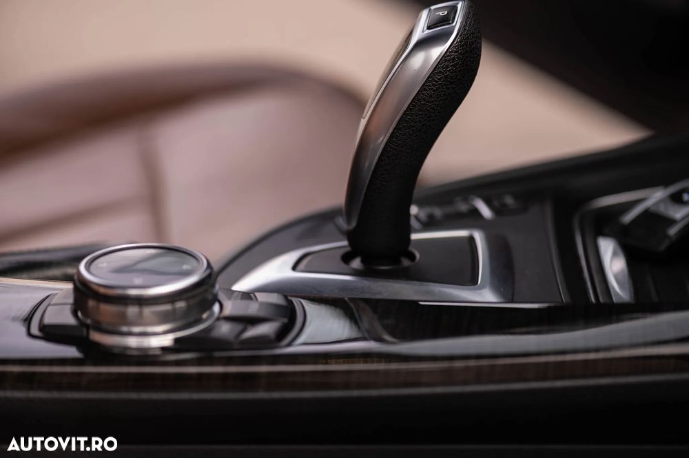 BMW Seria 3 320d Aut. - 39