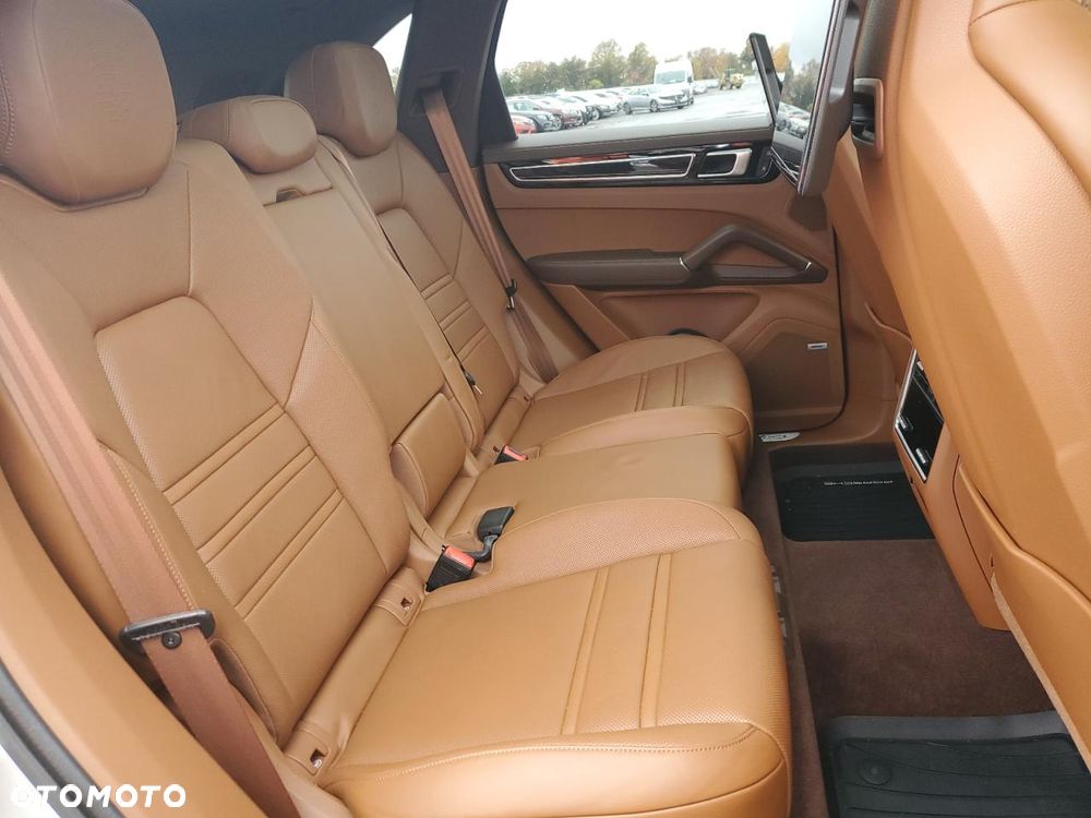 Porsche Cayenne - 10