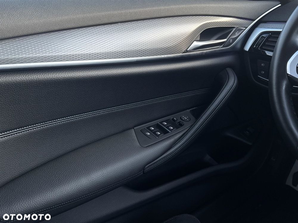 BMW Seria 5 520d xDrive - 18