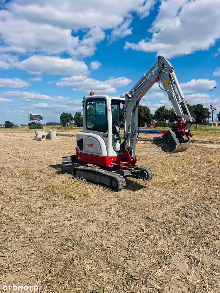 Takeuchi TB225 - 1