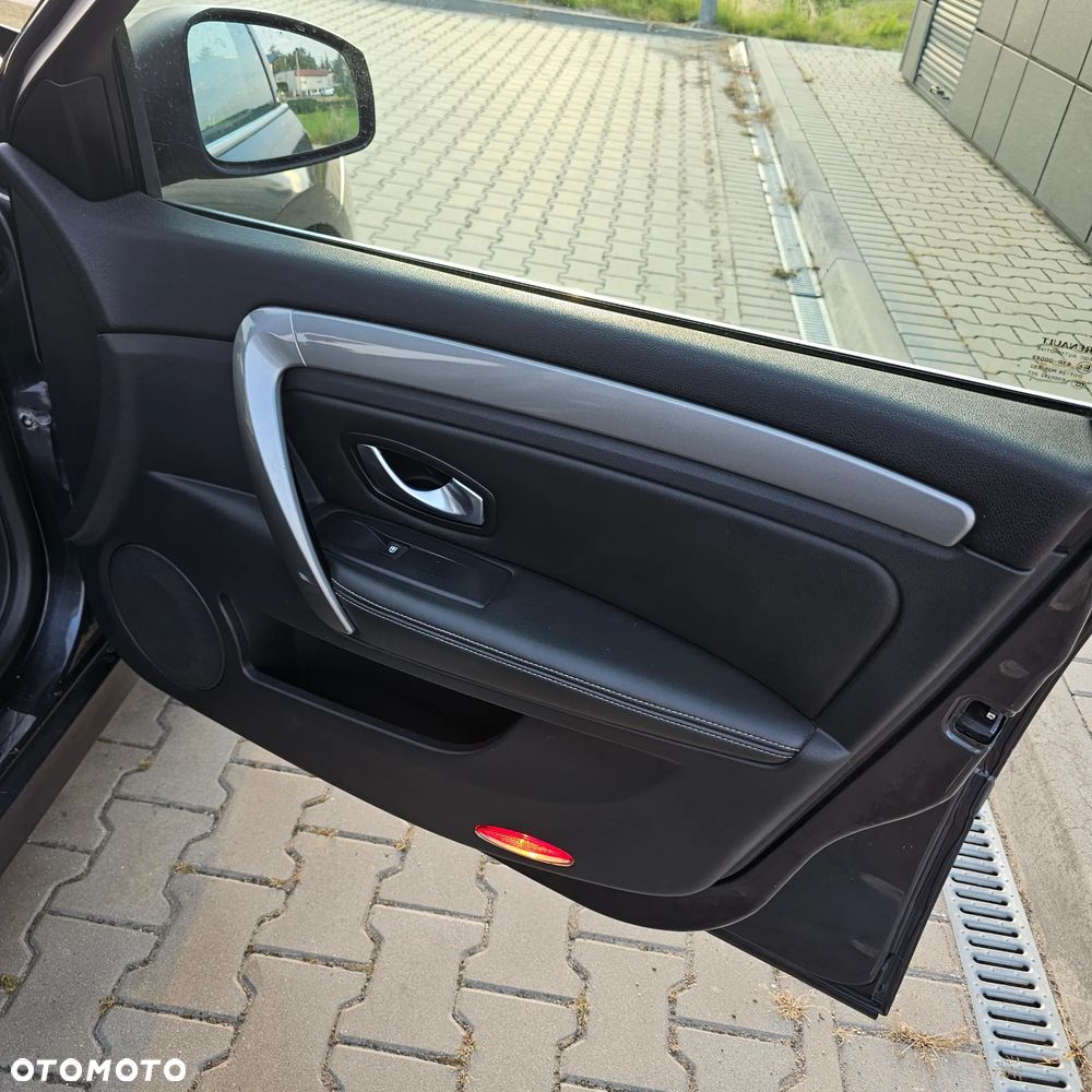 Renault Laguna dCi 180 FAP GT - 15