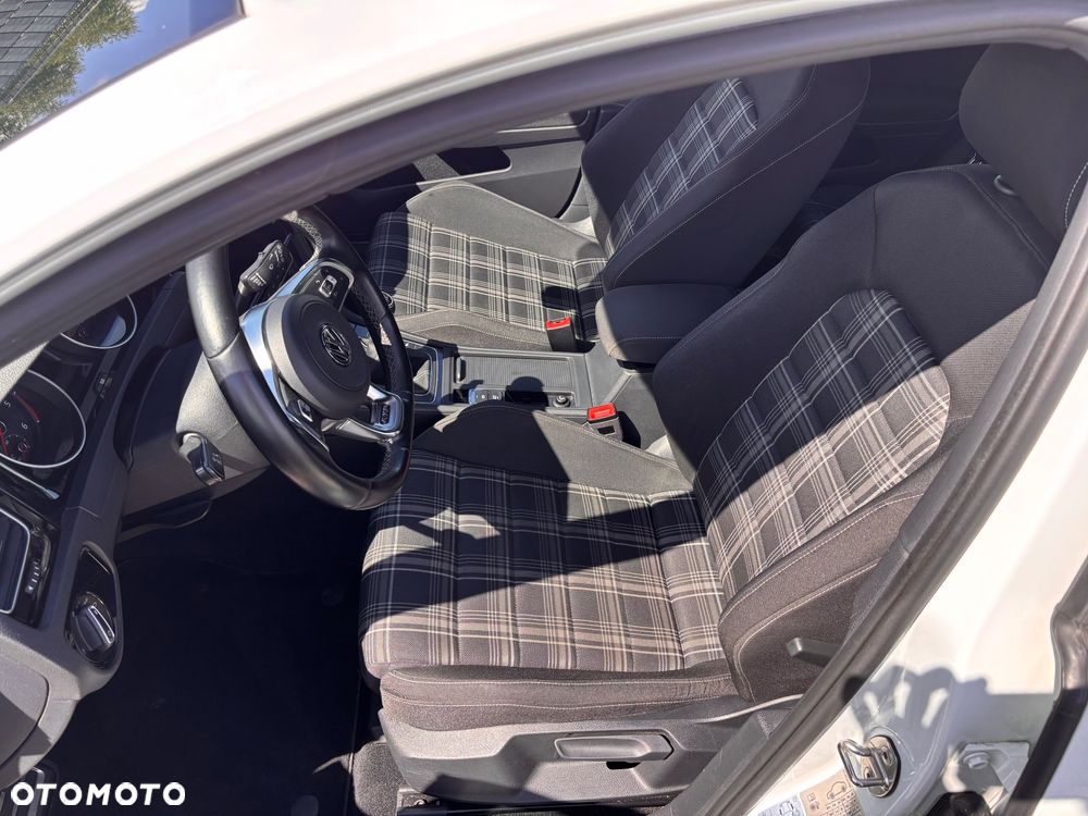 Volkswagen Golf 2.0 TDI BMT GTD - 12