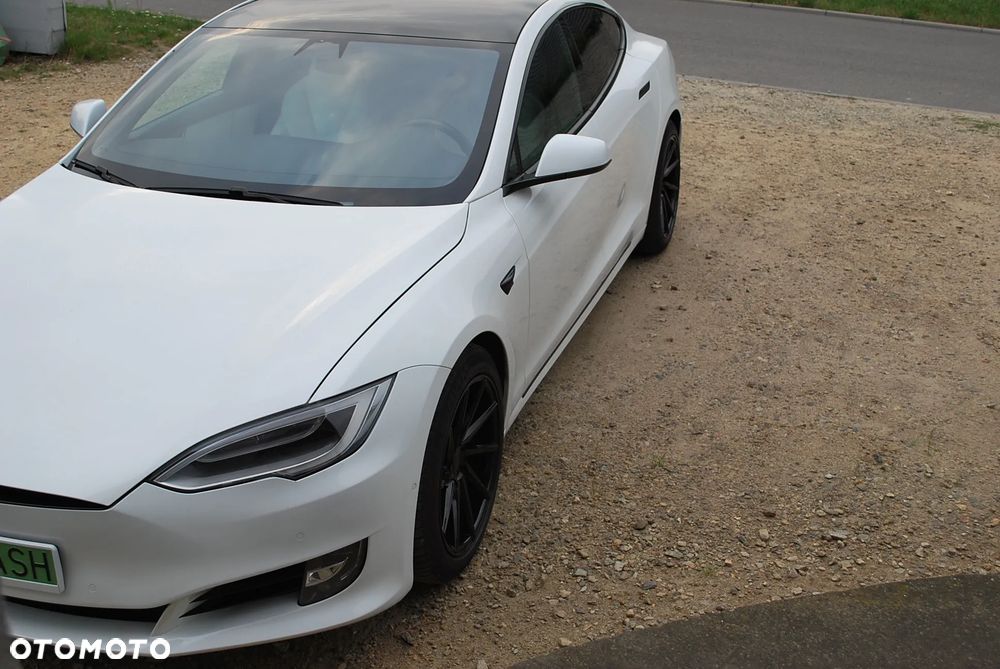 Tesla Model S - 13