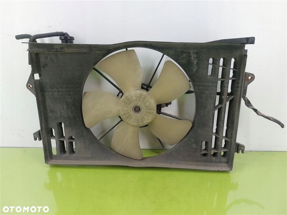 Wentylator chłodnicy wody Toyota Corolla Verso I 2001-2004 1,6 VVTI - 3