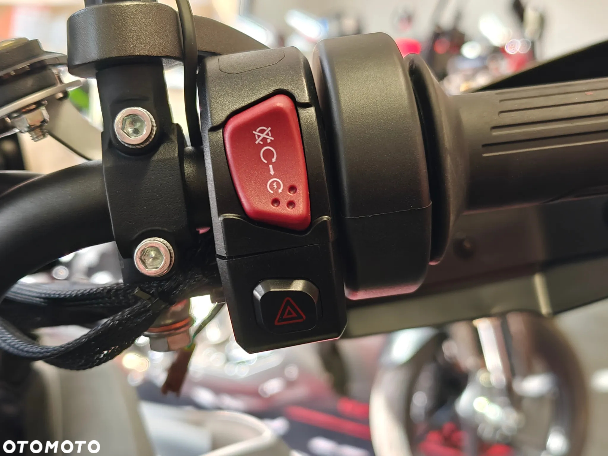 QJMOTOR 900 SX - 14