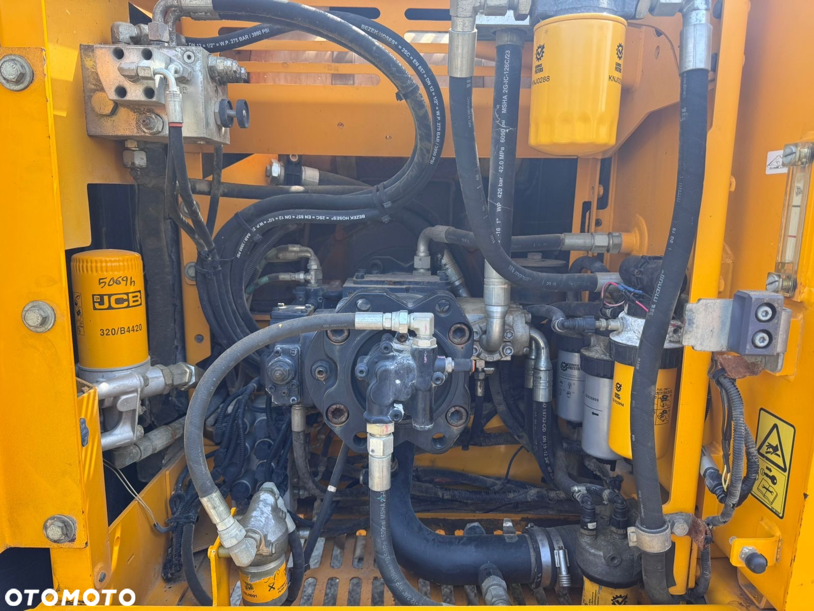JCB JS210LC - 11