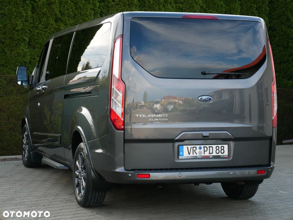 Ford Tourneo Custom 320 L2H1 VA Autm Titanium - 10