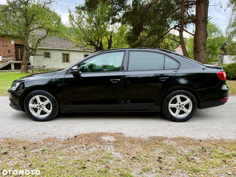 Volkswagen Jetta 1.6 TDI Comfortline - 12