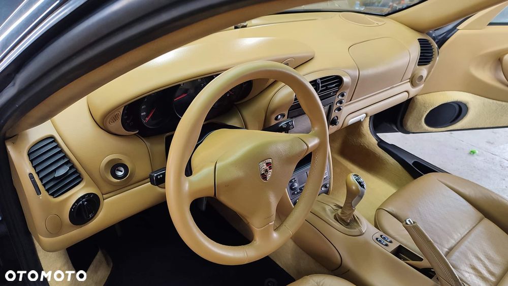 Porsche 911 Carrera - 17