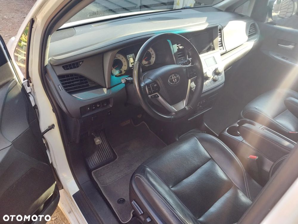 Toyota Sienna 3.5 V6 SE - 8