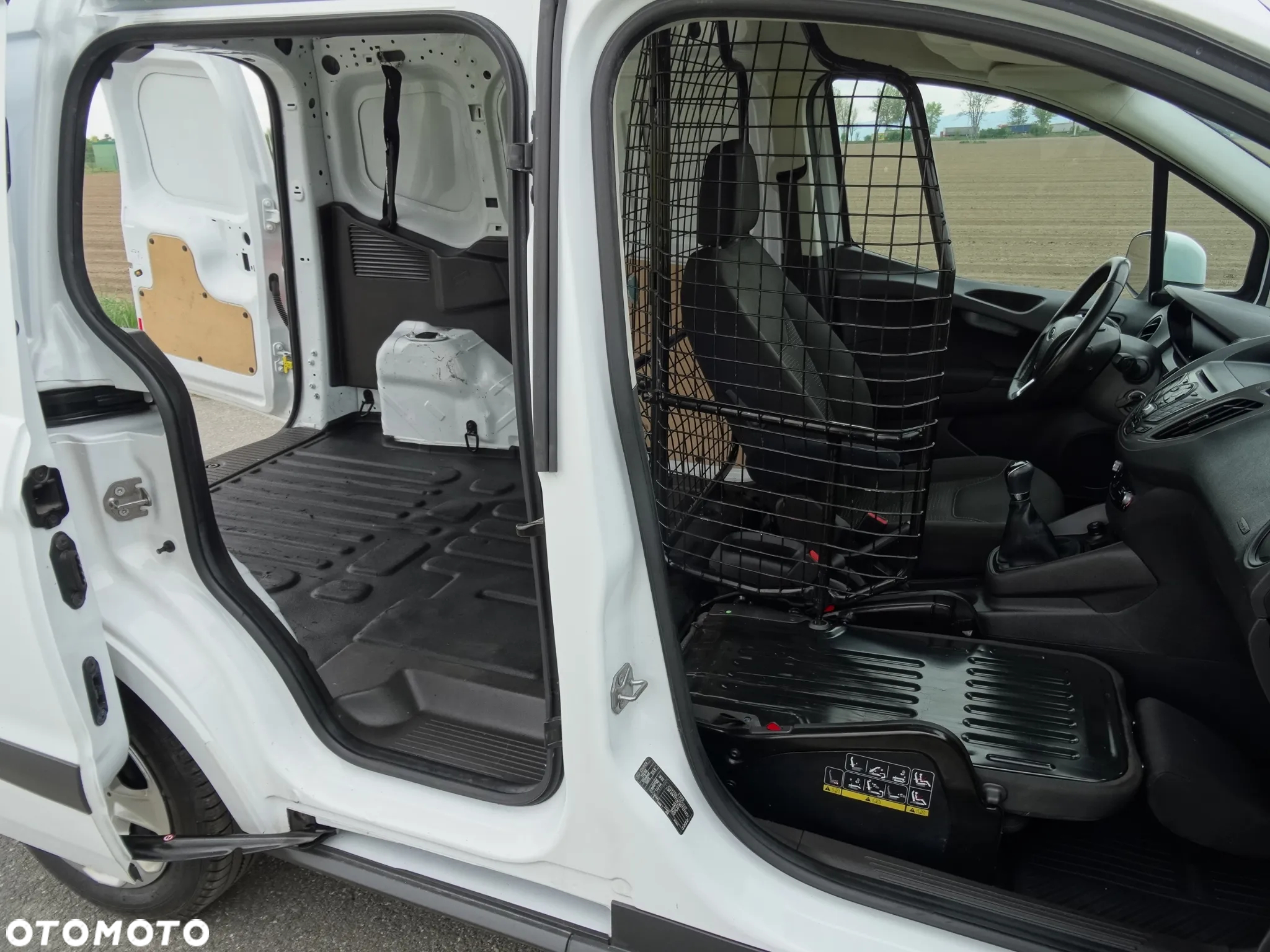 Ford Transit Courier - 15