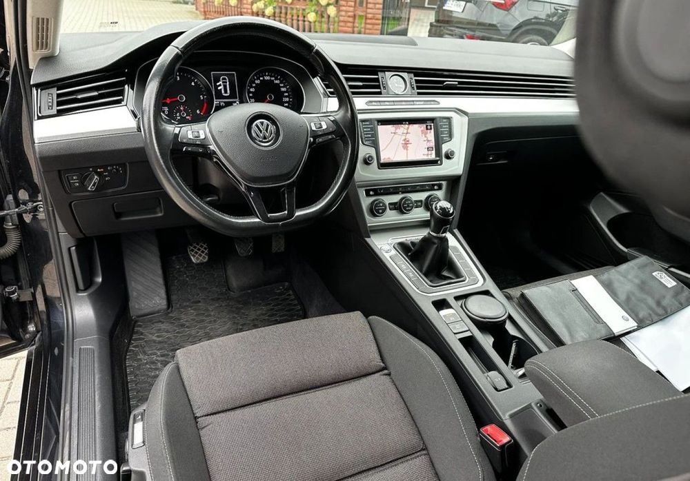 Volkswagen Passat - 8