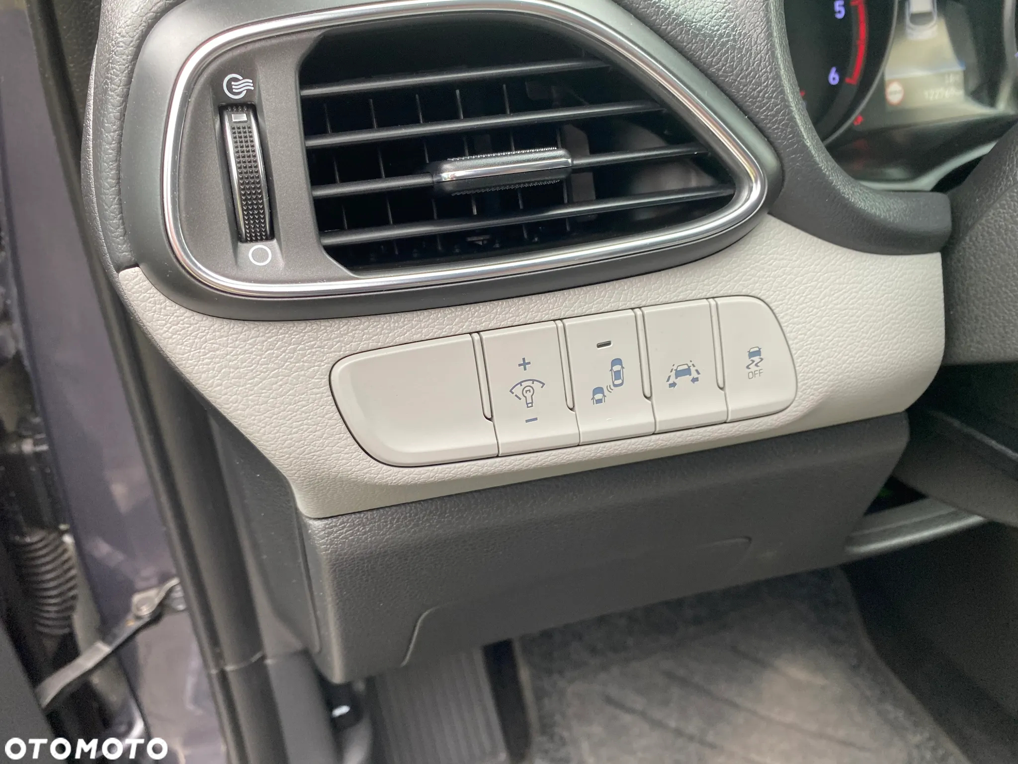 Hyundai i30 1.6 D Premium DCT - 11