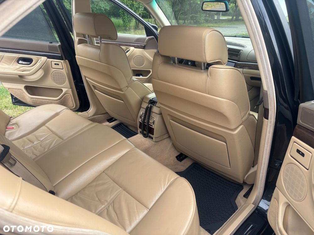 BMW Seria 7 735i - 12