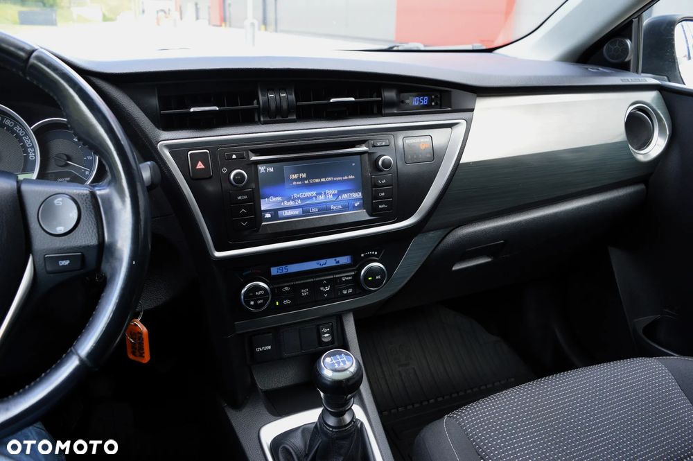 Toyota Auris 1.6 Premium Comfort - 15