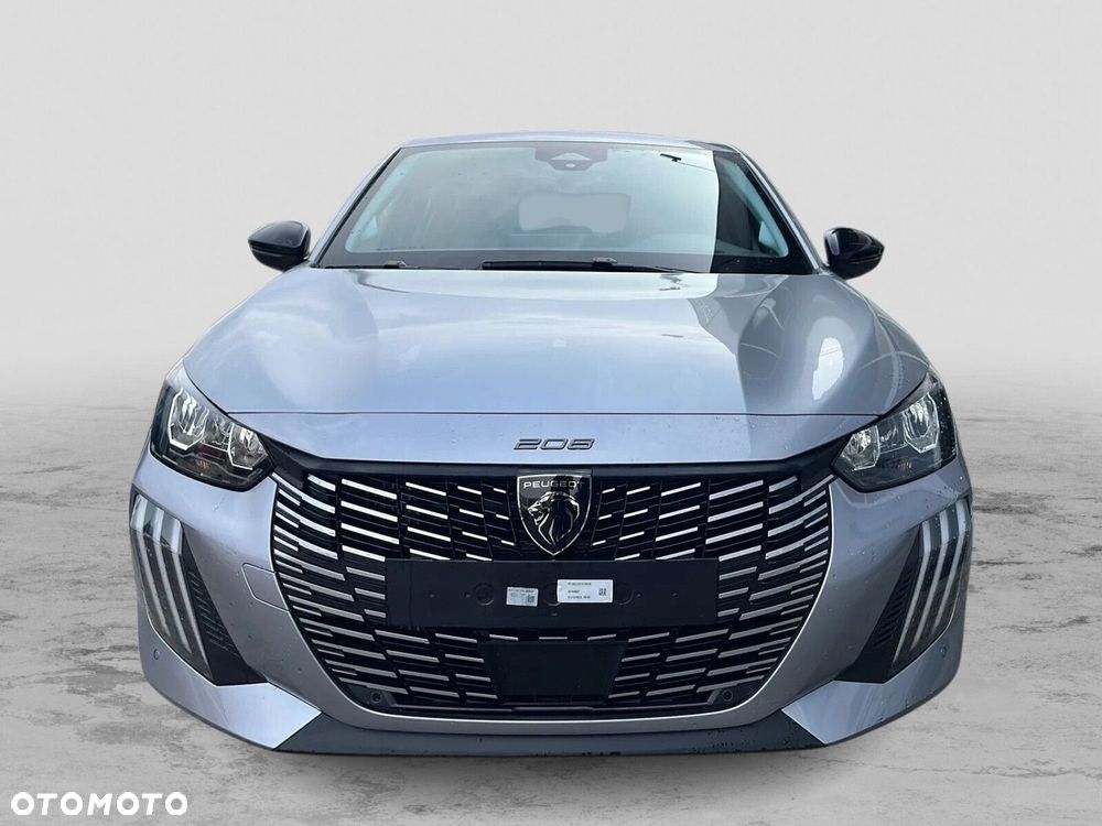 Peugeot 208 - 8