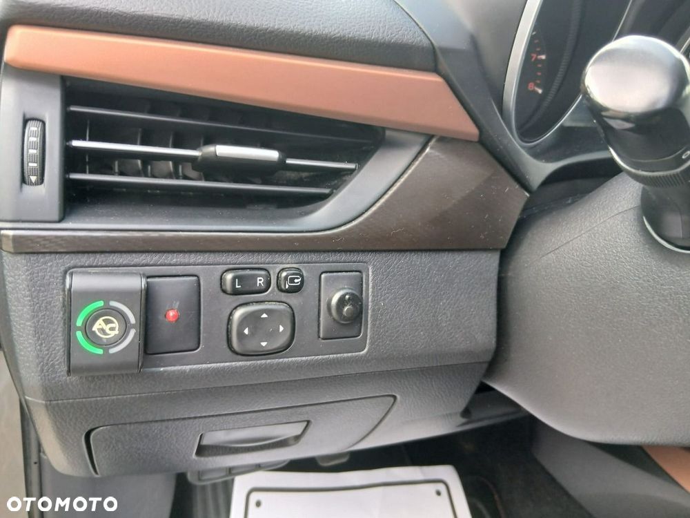 Toyota Avensis 1.8 Premium - 11