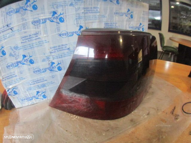 Farol Tras Stop2850 VW GOLF 4 1999 1.9TDI 110CV 5P CINZA ESQ - 2