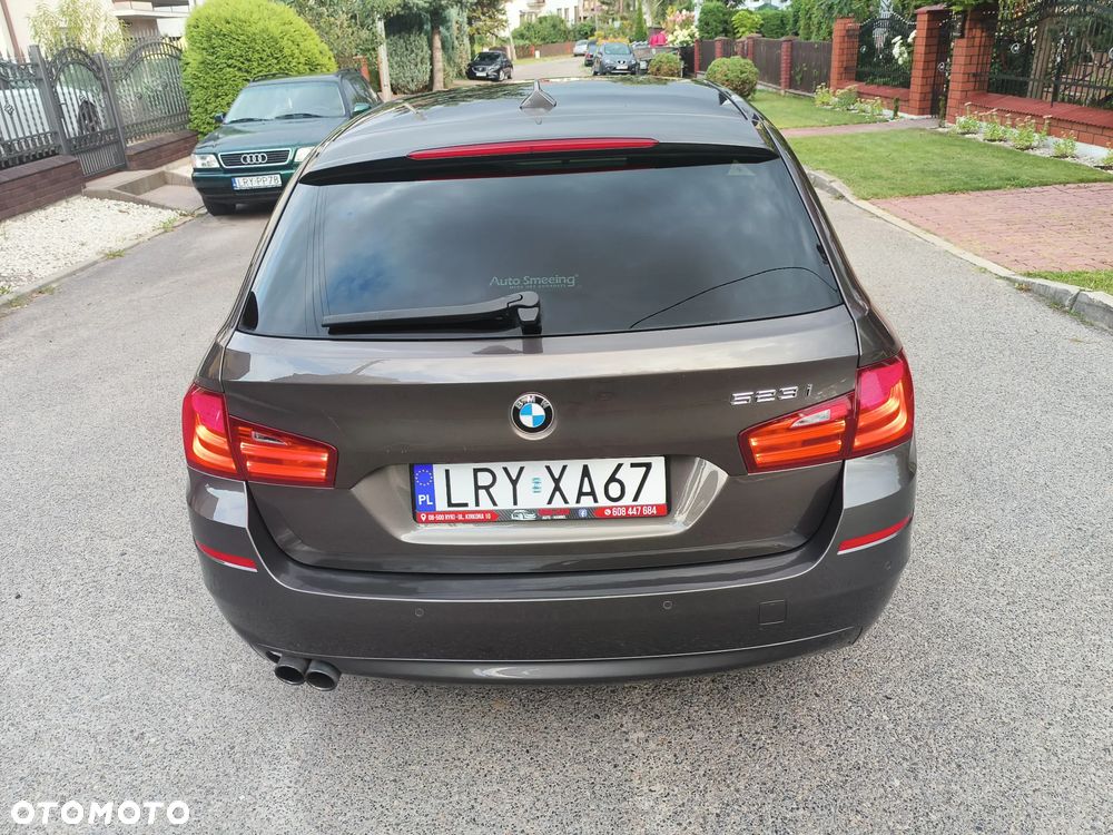 BMW Seria 5 523i Sport-Aut - 22